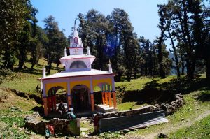 Utttarakhand Trip Trek:  Sarkunda Temple on the way to Nag tibba