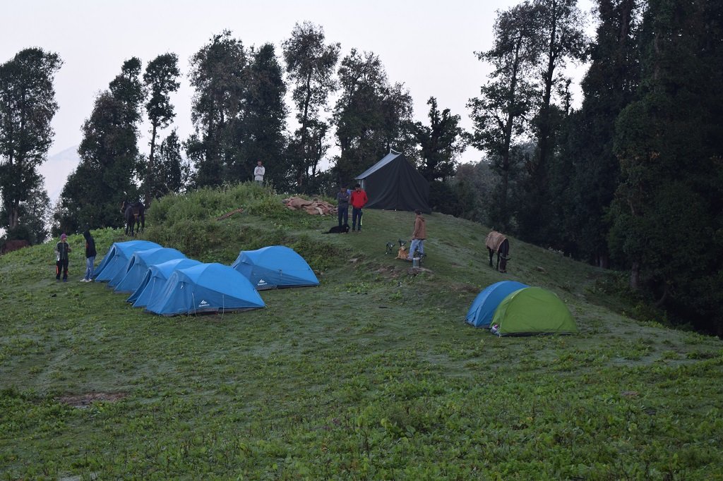 camp site at nag tibba trek