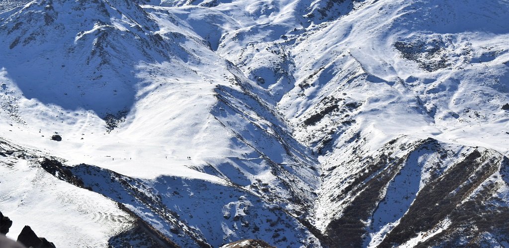 snow coverd mountains on kuari pass trek