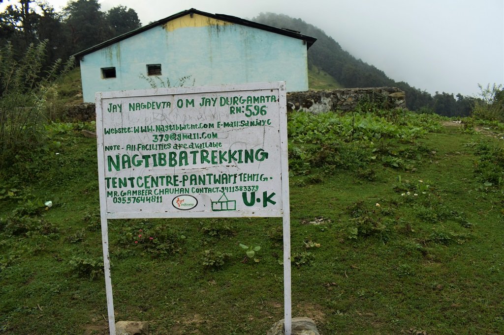 sing board on nag tibba trek