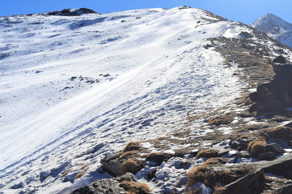 snow coverd mountains on kuari pass trek