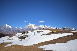 Utttarakhand Trip Trek:  snow coverd mountains on barahmataal trek 