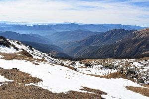 Utttarakhand Trip Trek:  snow coverd mountains on barahmataal trek 