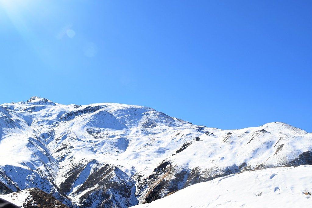 snow coverd mountains on kuari pass trek