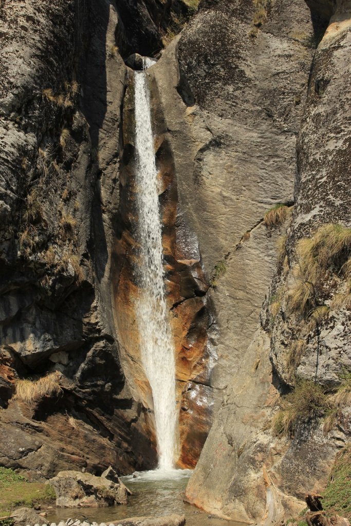 water fall en route of har ki dun trek