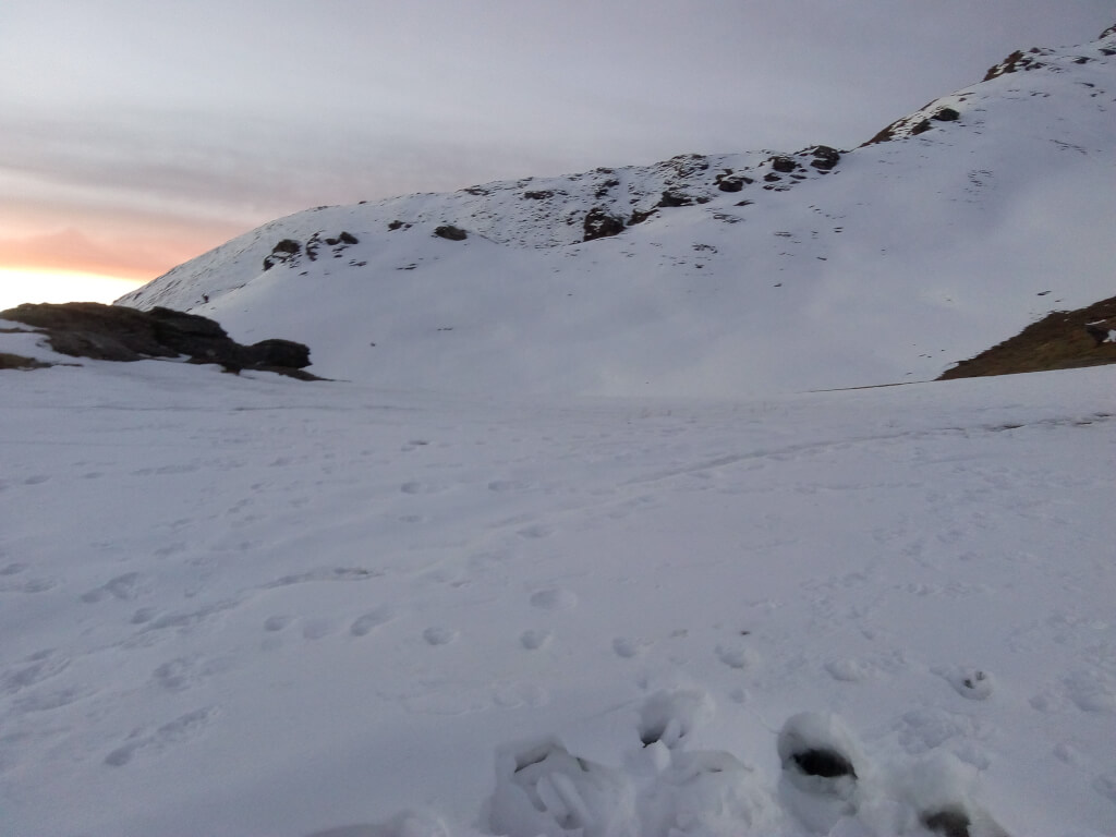 Snow fall at Kedarkanth Trek