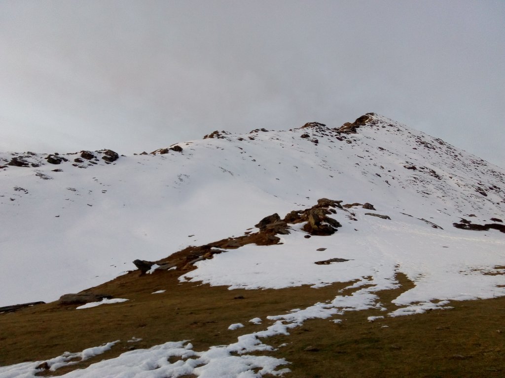 Snow fall at kedarkantha trek