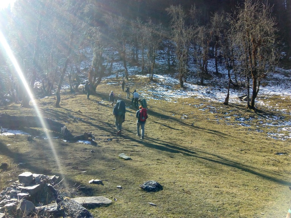 Trek from jadu ka talab to kedarkantha base camp