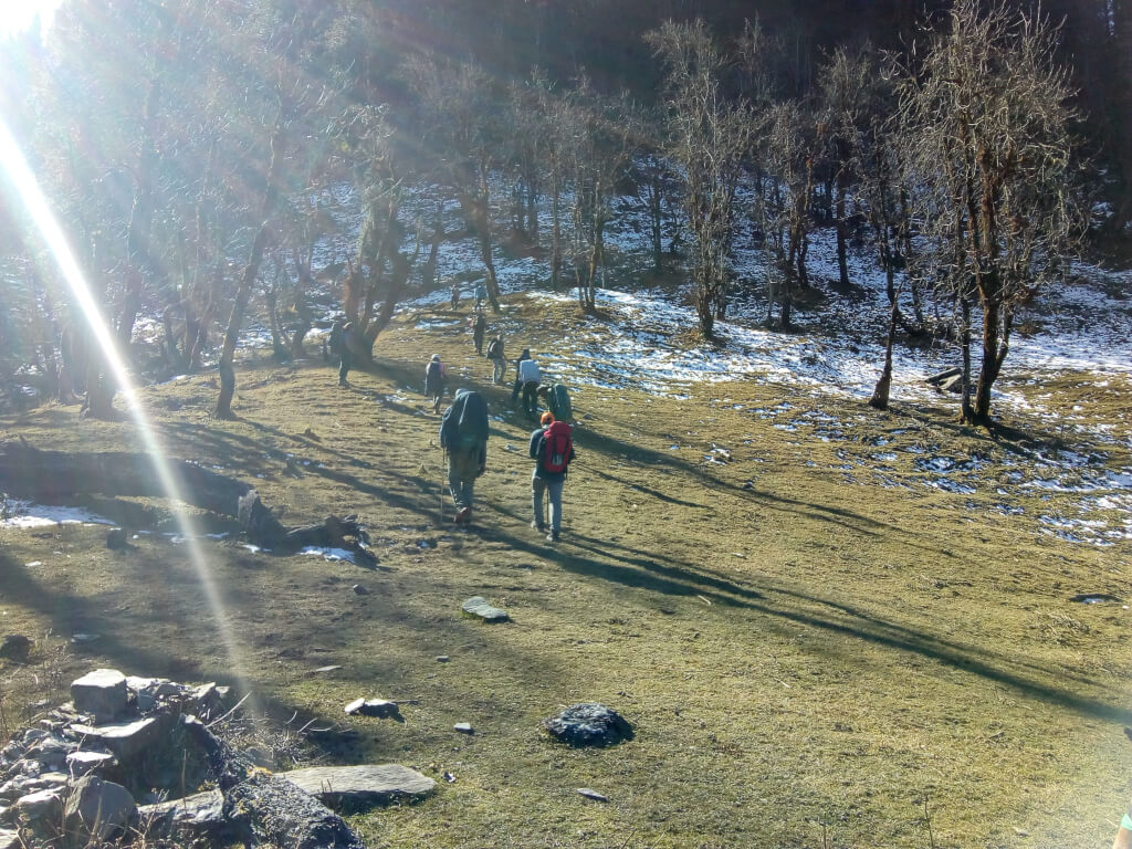 Trek from jadu ka talab to kedarkantha base camp