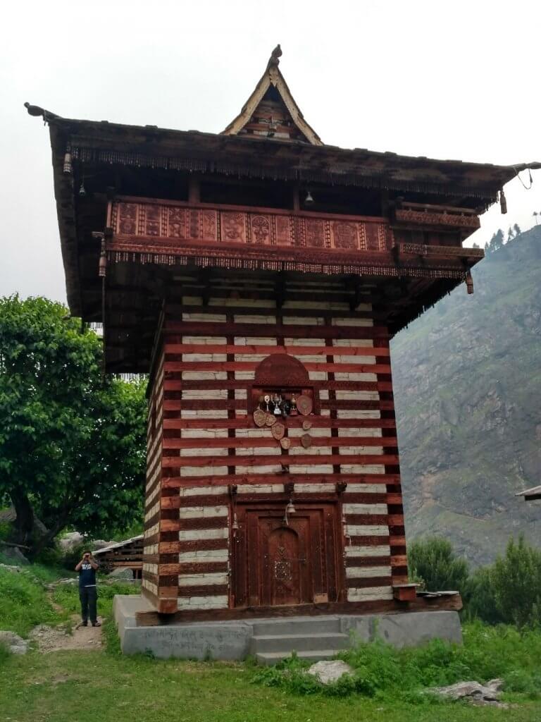 beautiful wodden hut on rupin pass trek