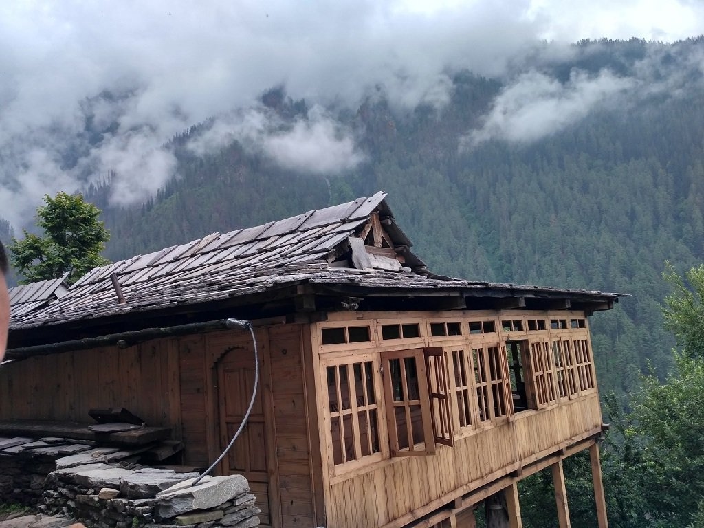 hut on rupin pass trek