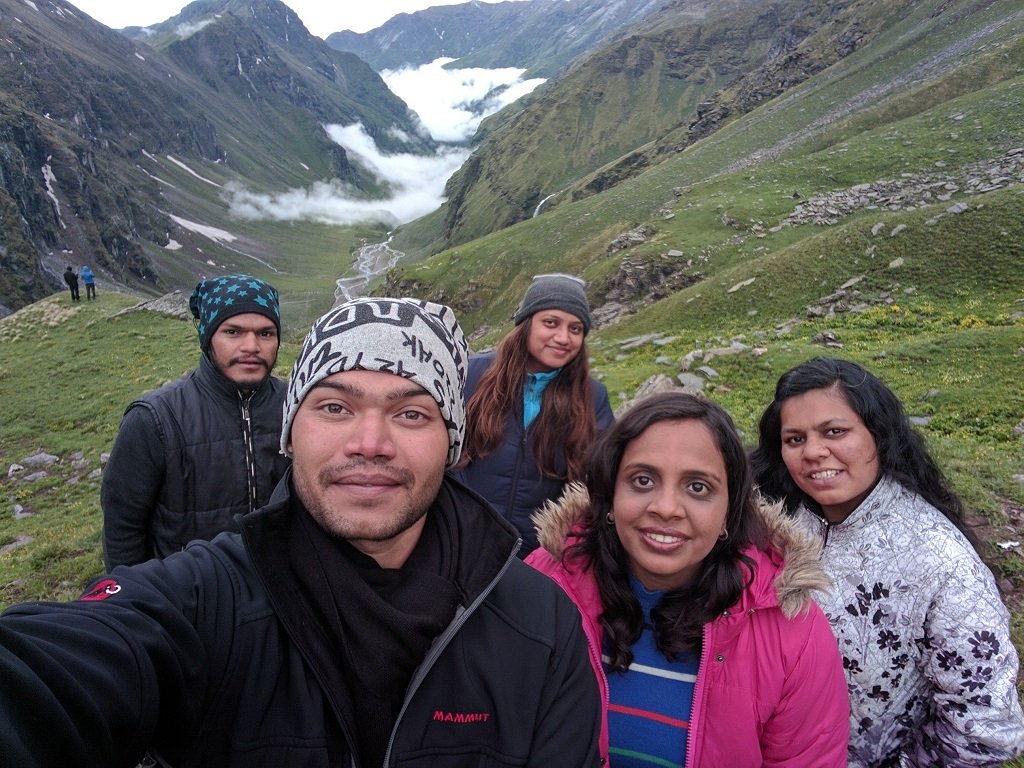 groups of trekkers on rupin pass trek