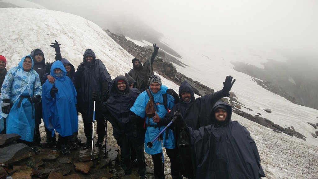 trekkers group on rupin pass trek