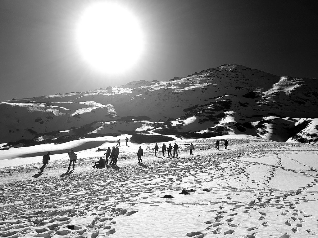 trekkers group way to kedarkantha summ