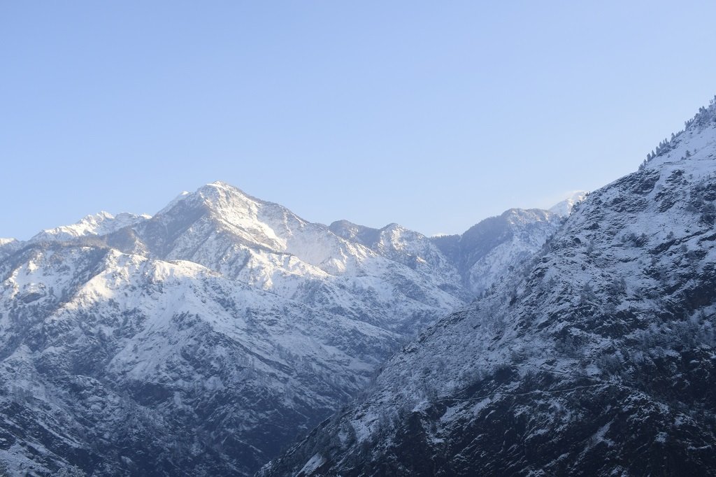 SNOW COVERD MOUNTAIN ON KEDARKANTHA TREK