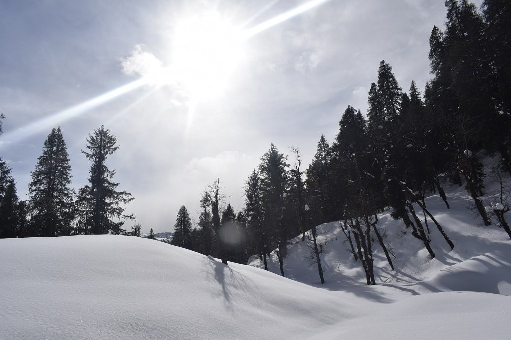 SNOW COVERD MOUNTAIN ON KEDARKANTHA TREK