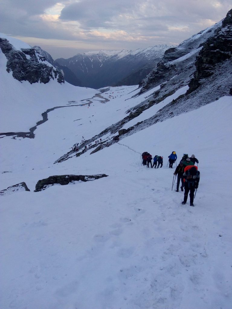 beautiful snow trek rupin pass