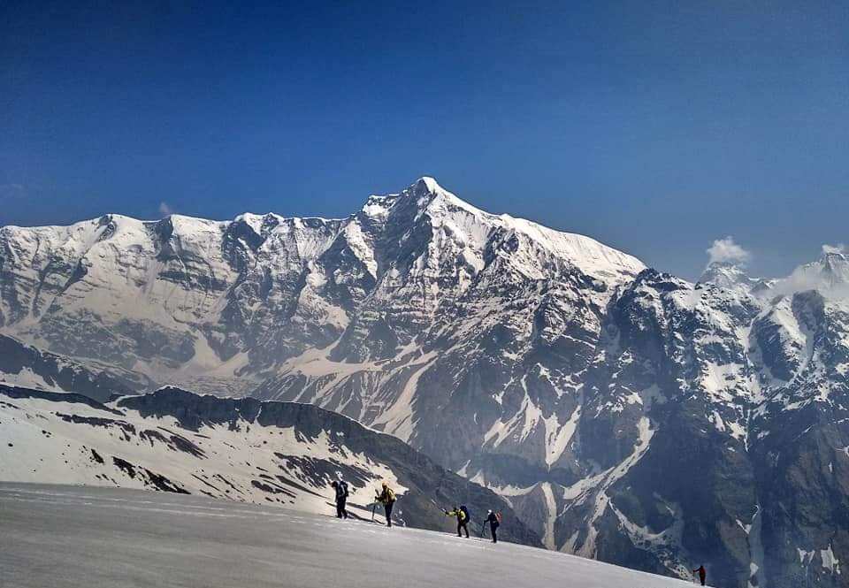 snow coverd mountains in sunderdunga trek